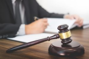 4º A) La copia autorizada del testamento 